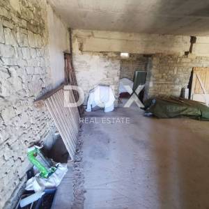 ISTRA, BUJE - Kamena kuća s predivnim pogledom
