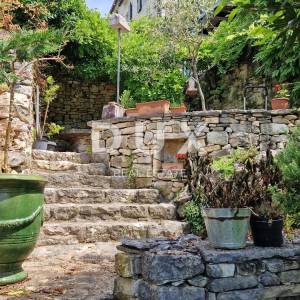 ISTRA, BUJE - Kamena kuća sa spektakularnim pogledom