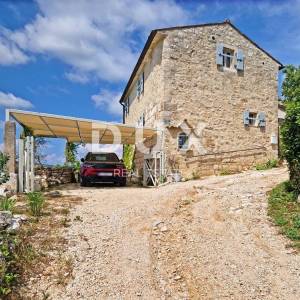 ISTRA, BUJE - Kamena kuća sa spektakularnim pogledom