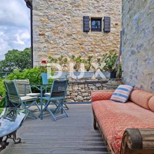 ISTRA, BUJE - Kamena kuća sa spektakularnim pogledom