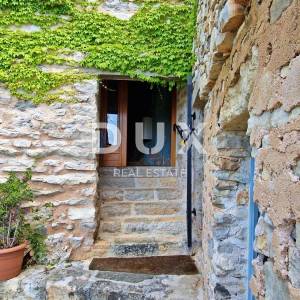 ISTRA, BUJE - Kamena kuća sa spektakularnim pogledom