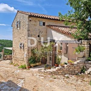 ISTRA, BUJE - Kamena kuća sa spektakularnim pogledom
