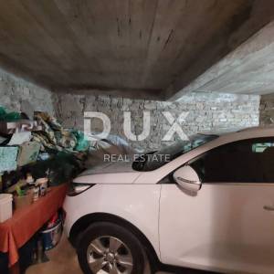 ISTRA, BUJE - Kuća s restoranom u centru Buja, pogled na more