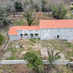 ISTRA, BUJE - moderna kamena kuća s velikom okućnicom, bazen, vrt, okružena zelenilom