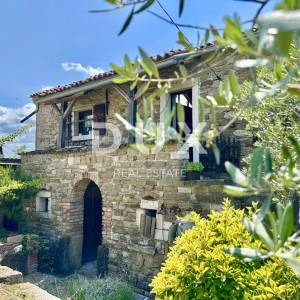 ISTRA, BUJE - NOVO - Kuća umjetnika s panoramskim pogedom