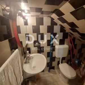 ISTRA, BUJE - Restoran sa stambenom jedinicom u centru Buja, pogled na more