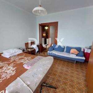 ISTRA, BUJE - Restoran sa stambenom jedinicom u centru Buja, pogled na more