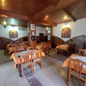 ISTRA, BUJE - Restoran sa stambenom jedinicom u centru Buja, pogled na more