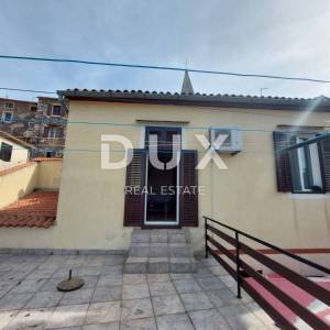 ISTRA, BUJE - Restoran sa stambenom jedinicom u centru Buja, pogled na more