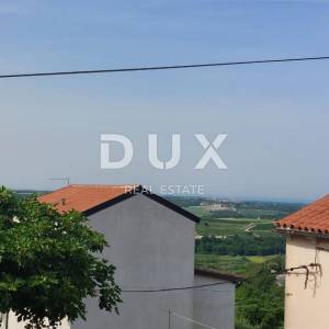 ISTRA, BUJE - Restoran sa stambenom jedinicom u centru Buja, pogled na more