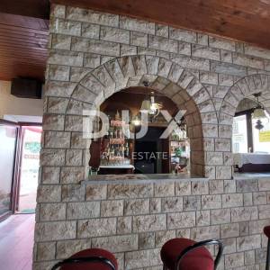 ISTRA, BUJE - Restoran sa stambenom jedinicom u centru Buja, pogled na more