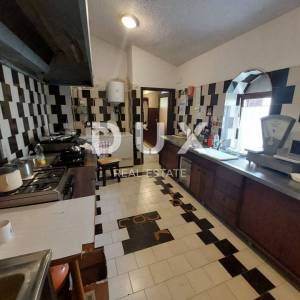 ISTRA, BUJE - Restoran sa stambenom jedinicom u centru Buja, pogled na more