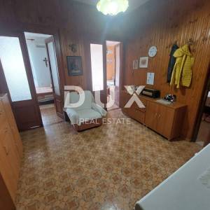 ISTRA, BUJE - Restoran sa stambenom jedinicom u centru Buja, pogled na more