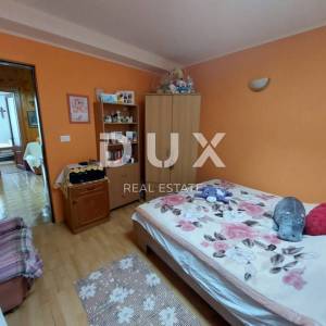 ISTRA, BUJE - Restoran sa stambenom jedinicom u centru Buja, pogled na more