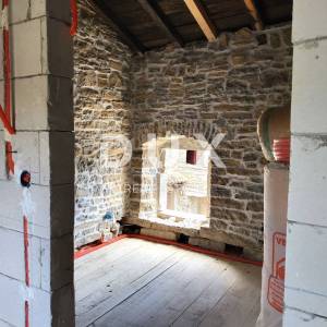 ISTRA, BUZET - Kamena kuća u fazi renovacije