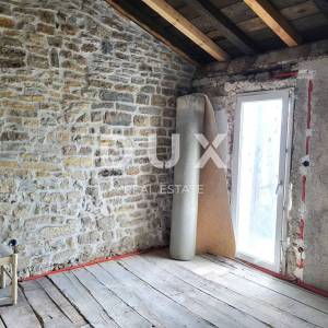 ISTRA, BUZET - Kamena kuća u fazi renovacije