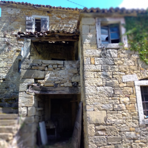ISTRA, BUZET - Kamena kuća za adaptaciju na mirnoj lokaciji