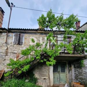 ISTRA, BUZET - Kamena starina za adaptaciju s prostranim građevinskim zemljištem, UPORABNA DOZVOLA