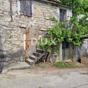 ISTRA, BUZET - Kamena starina za adaptaciju s prostranim građevinskim zemljištem, UPORABNA DOZVOLA