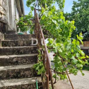 ISTRA, BUZET - Kamena starina za adaptaciju s prostranim građevinskim zemljištem, UPORABNA DOZVOLA