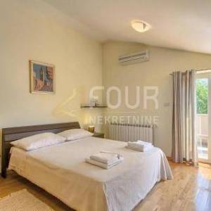 Istra, Buzet, kamena vila s bazenom, 248m2