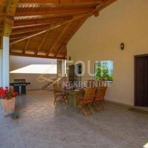 Istra, Buzet, kamena vila s bazenom, 248m2