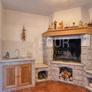 Istra, Buzet, kamena vila s bazenom, 248m2