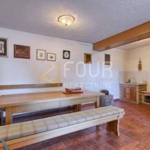 Istra, Buzet, kamena vila s bazenom, 248m2