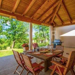 Istra, Buzet, kamena vila s bazenom, 248m2