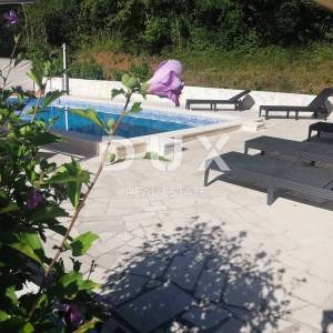 ISTRA, BUZET (okolica) – Apartmanska kuća s bazenom okružena mirom i prirodom