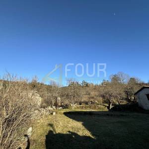 Istra, Buzet - okolica, kamena kuća u roh-bau izdanju