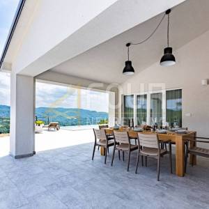 Istra, Buzet - okolica, unikatna vila s bazenom na osami!