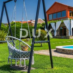 ISTRA, BUZET - Rustikalna vila s bazenom i velikom okućnicom