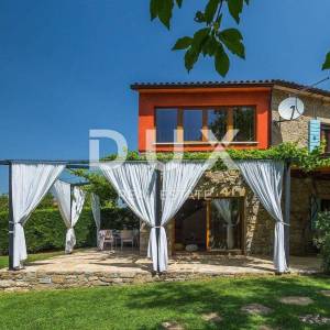 ISTRA, BUZET - Rustikalna vila s bazenom i velikom okućnicom