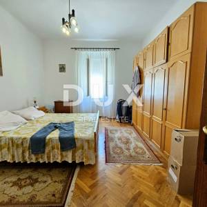 ISTRA, CENTAR, PULA - 3SS+DB stan na prvome katu