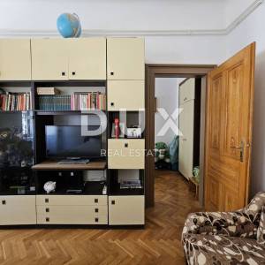 ISTRA, CENTAR, PULA - 3SS+DB stan na prvome katu