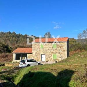 ISTRA, CEROVLJE - Kamena kuća s velikom okućnicom