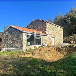ISTRA, CEROVLJE - Kamena kuća s velikom okućnicom
