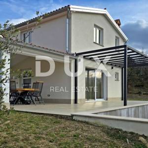 ISTRA, CEROVLJE - Kuća s bazenom i dva građevinska zemljišta