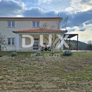 ISTRA, CEROVLJE - Kuća s bazenom i dva građevinska zemljišta