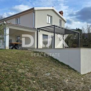 ISTRA, CEROVLJE - Kuća s bazenom i dva građevinska zemljišta