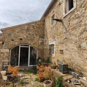 Istra, Cerovlje - okolica, imanje od 3.369m2 - dvije kamene kuće 