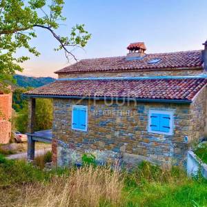 Istra, Cerovlje - okolica, kamena kuća + gospodarski objekt