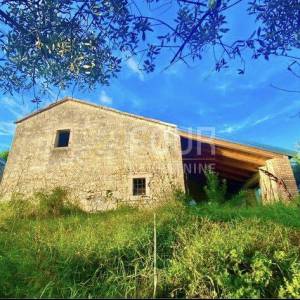 Istra, Cerovlje - okolica, kamena kuća + gospodarski objekt