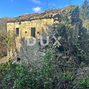 ISTRA, CEROVLJE - Samostojeća ruševna kuća s velikom okućnicom