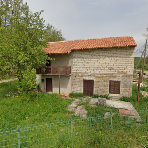 ISTRA, CEROVLJE - Samostojeća kuća djelomično adaptirana