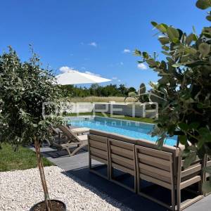 Istra, Divšići, novosagrađena kvalitetna vila sa bazenom, mirna lokacija