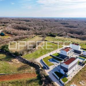 Istra, Divšići, novosagrađena kvalitetna vila sa bazenom, mirna lokacija