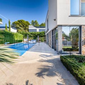Istra, Fažana, ekskluzivna vila sa pogledom na more, 120 m od plaže