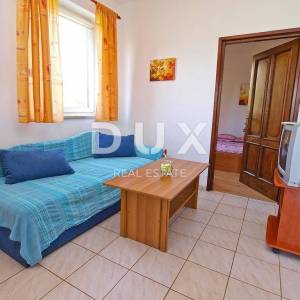 ISTRA, FAŽANA - Etaža kuće s 4 apartmana i vrtom - 500 m OD MORA!!